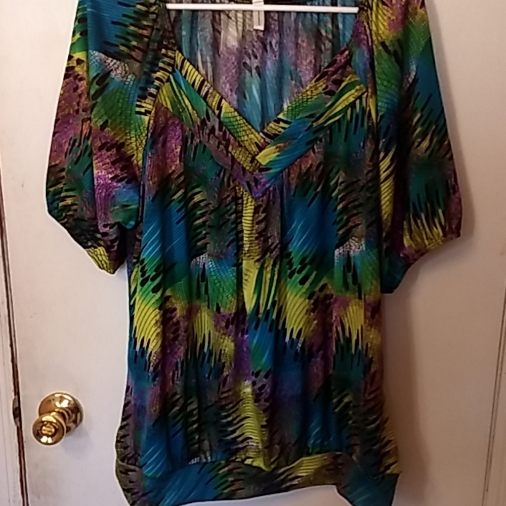 💚3/$25 Women's V-Neck Abstract Print Blouse in Blue & Green